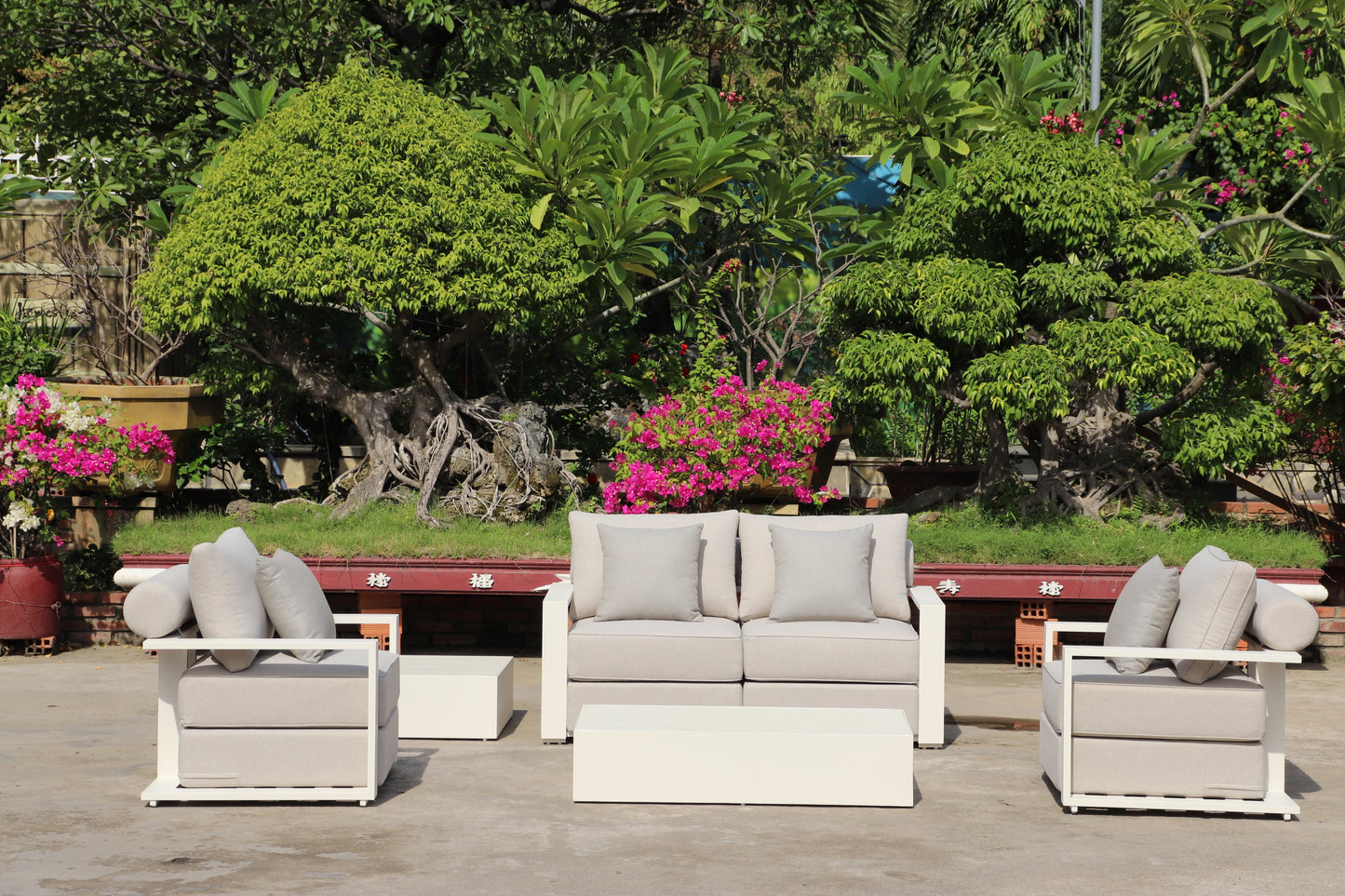 White Hampton Style Lounge Set Inc 2+1+1, Coffee Table Aluminium Frame and Weather Resistant Fabric