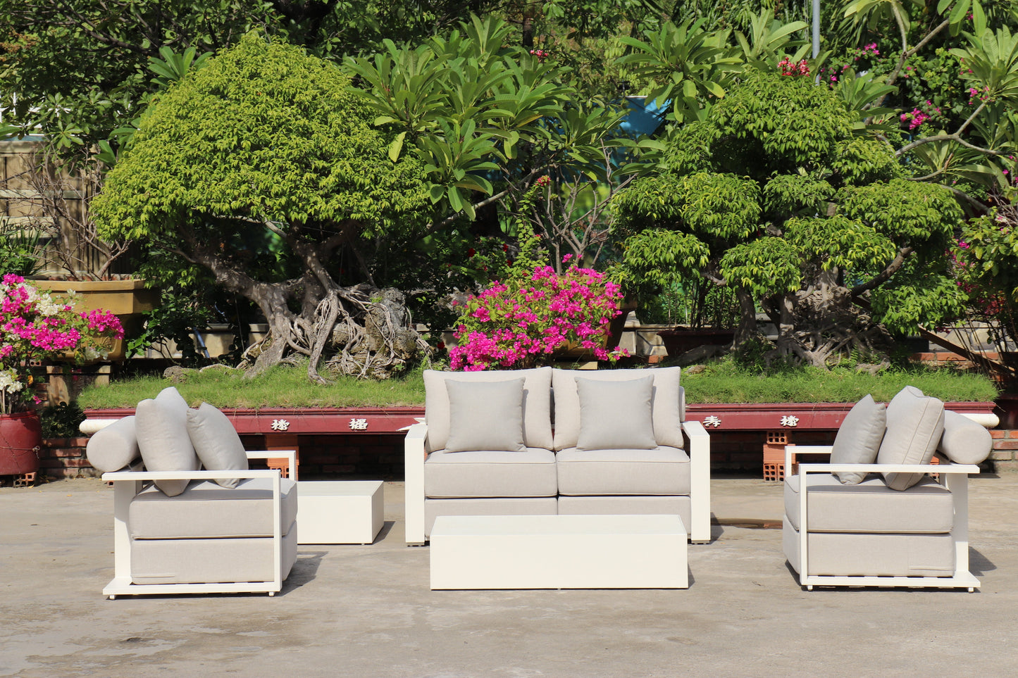 White Hampton Style Lounge Set Inc 2+1+1, Coffee Table Aluminium Frame and Weather Resistant Fabric