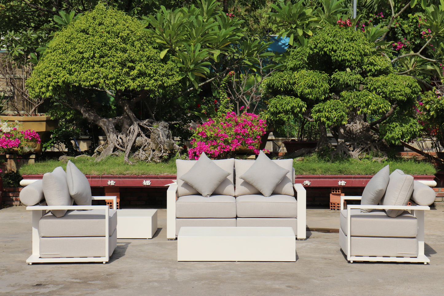White Hampton Style Lounge Set Inc 2+1+1, Coffee Table Aluminium Frame and Weather Resistant Fabric
