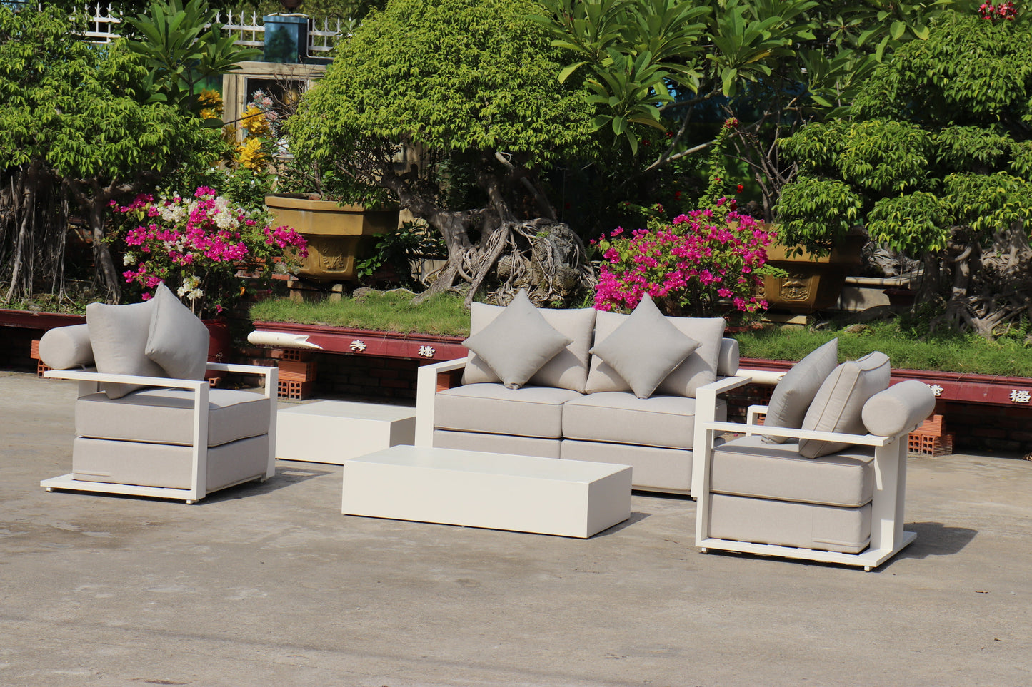 White Hampton Style Lounge Set Inc 2+1+1, Coffee Table Aluminium Frame and Weather Resistant Fabric