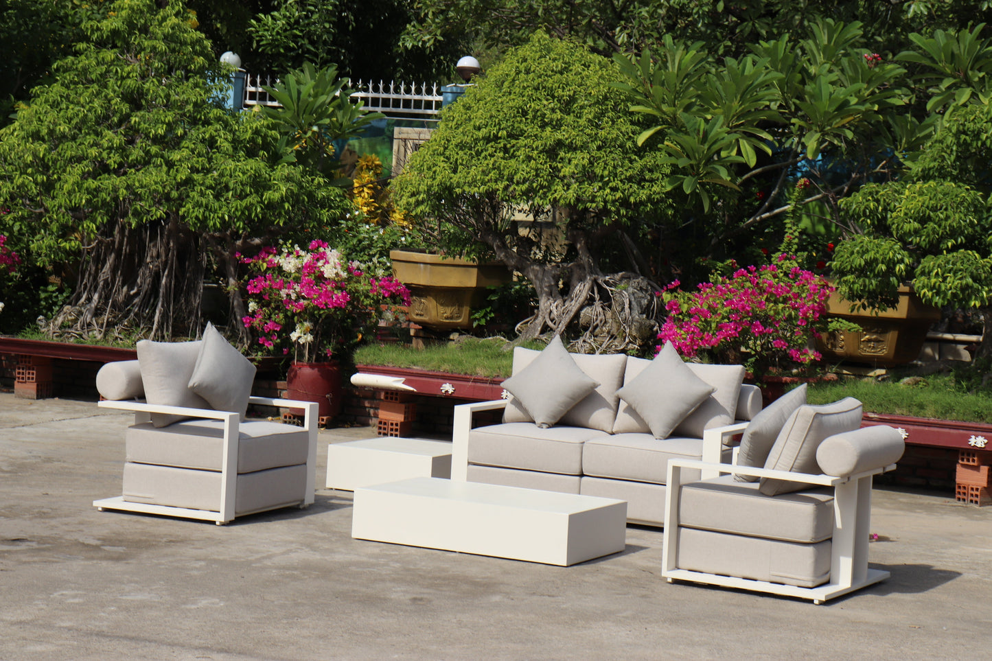 White Hampton Style Lounge Set Inc 2+1+1, Coffee Table Aluminium Frame and Weather Resistant Fabric