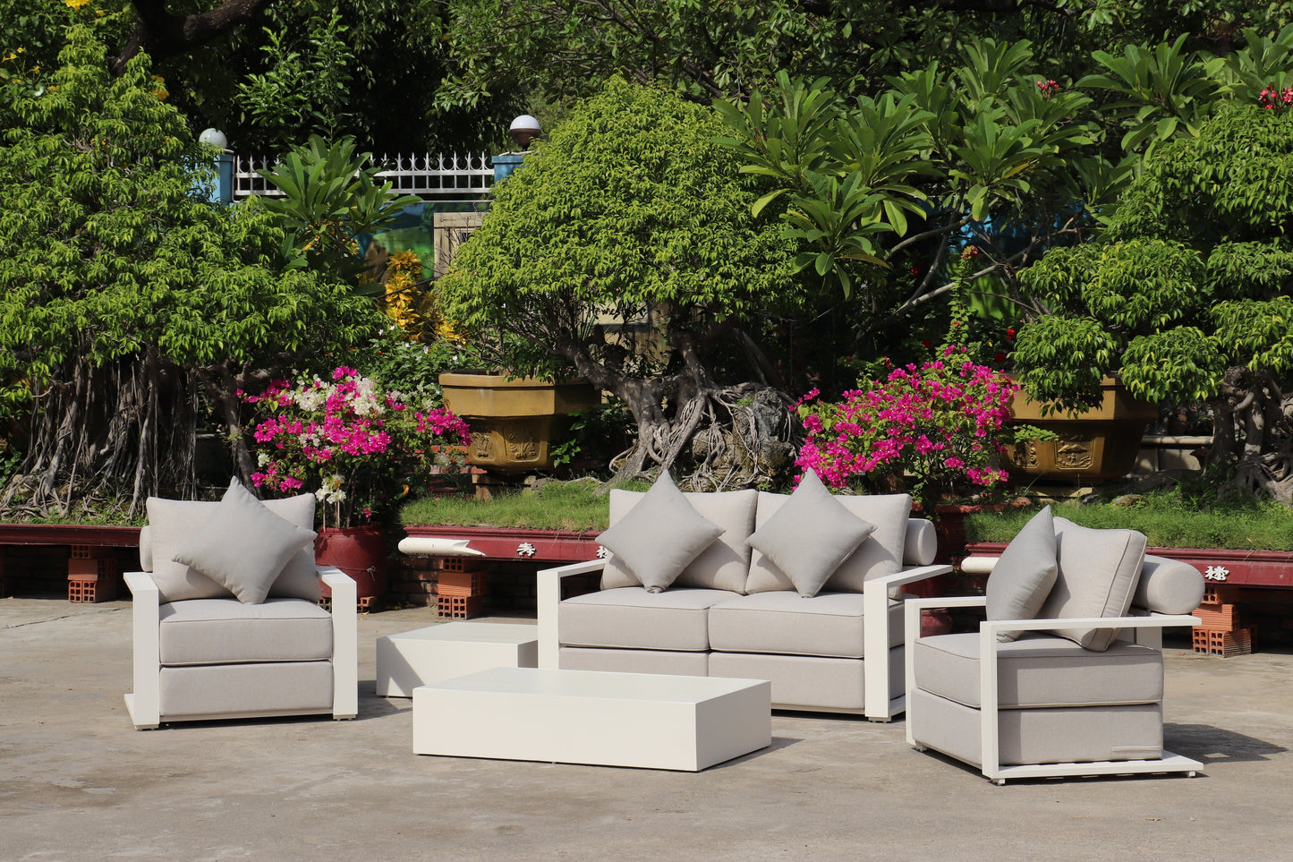 White Hampton Style Lounge Set Inc 2+1+1, Coffee Table Aluminium Frame and Weather Resistant Fabric