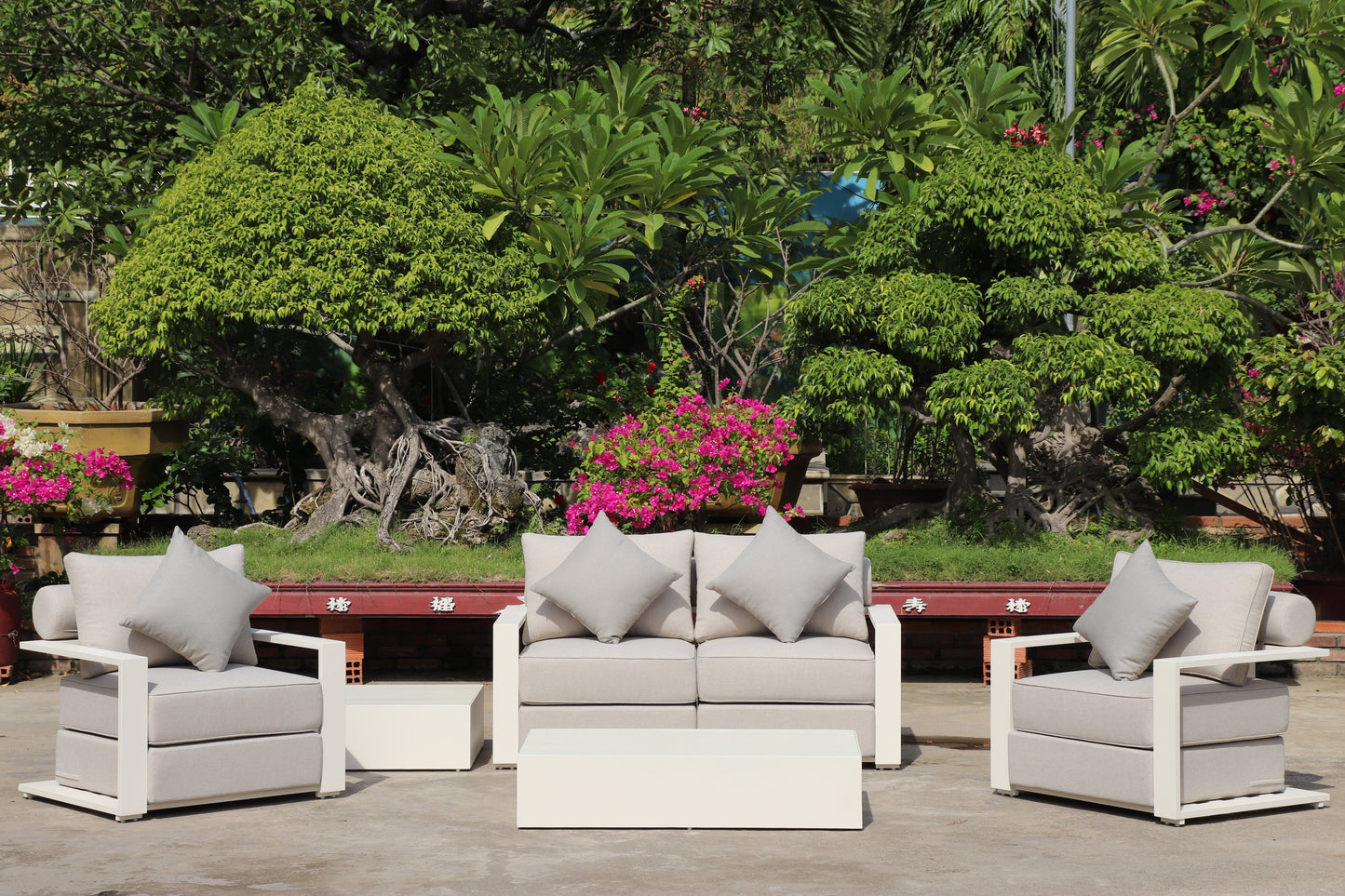 White Hampton Style Lounge Set Inc 2+1+1, Coffee Table Aluminium Frame and Weather Resistant Fabric
