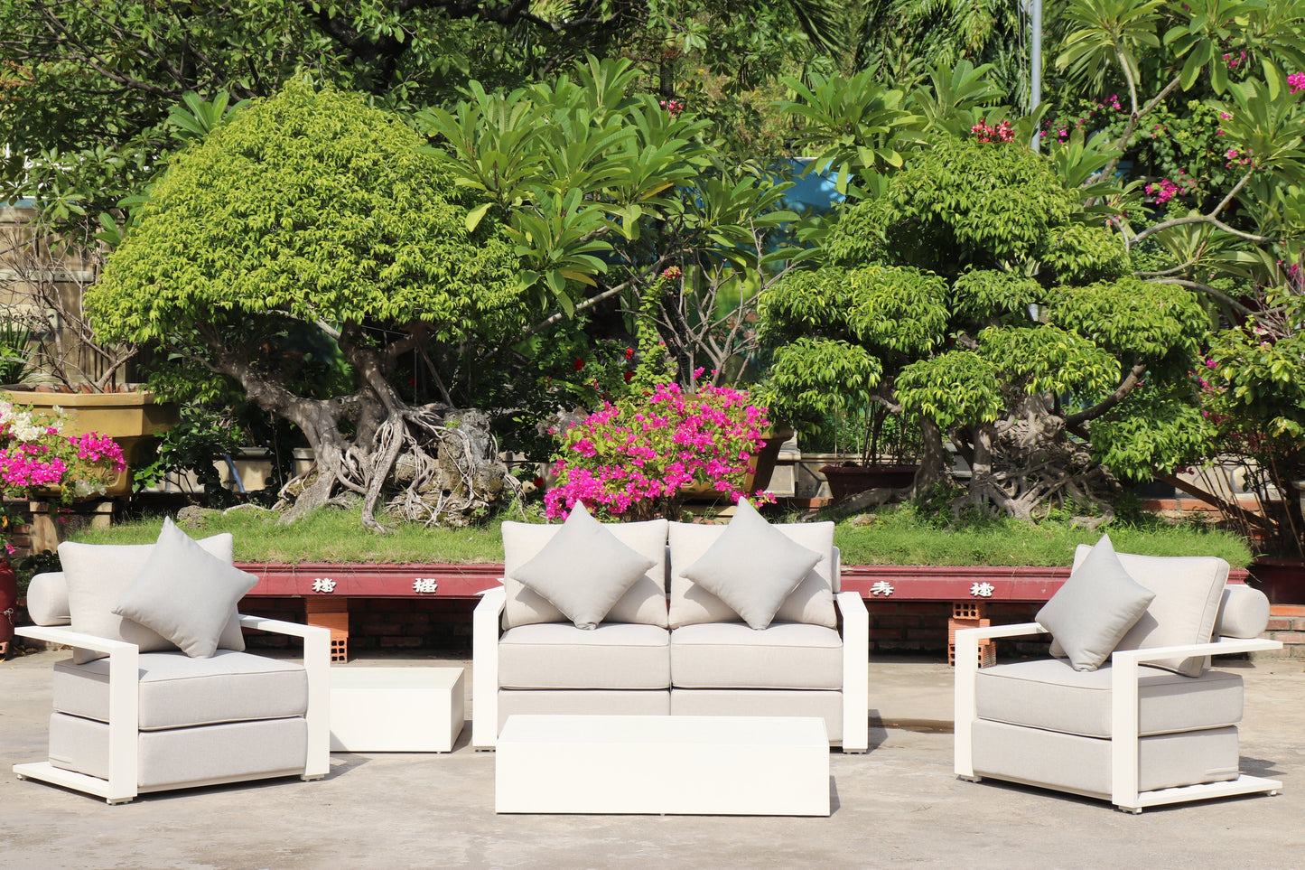 White Hampton Style Lounge Set Inc 2+1+1, Coffee Table Aluminium Frame and Weather Resistant Fabric
