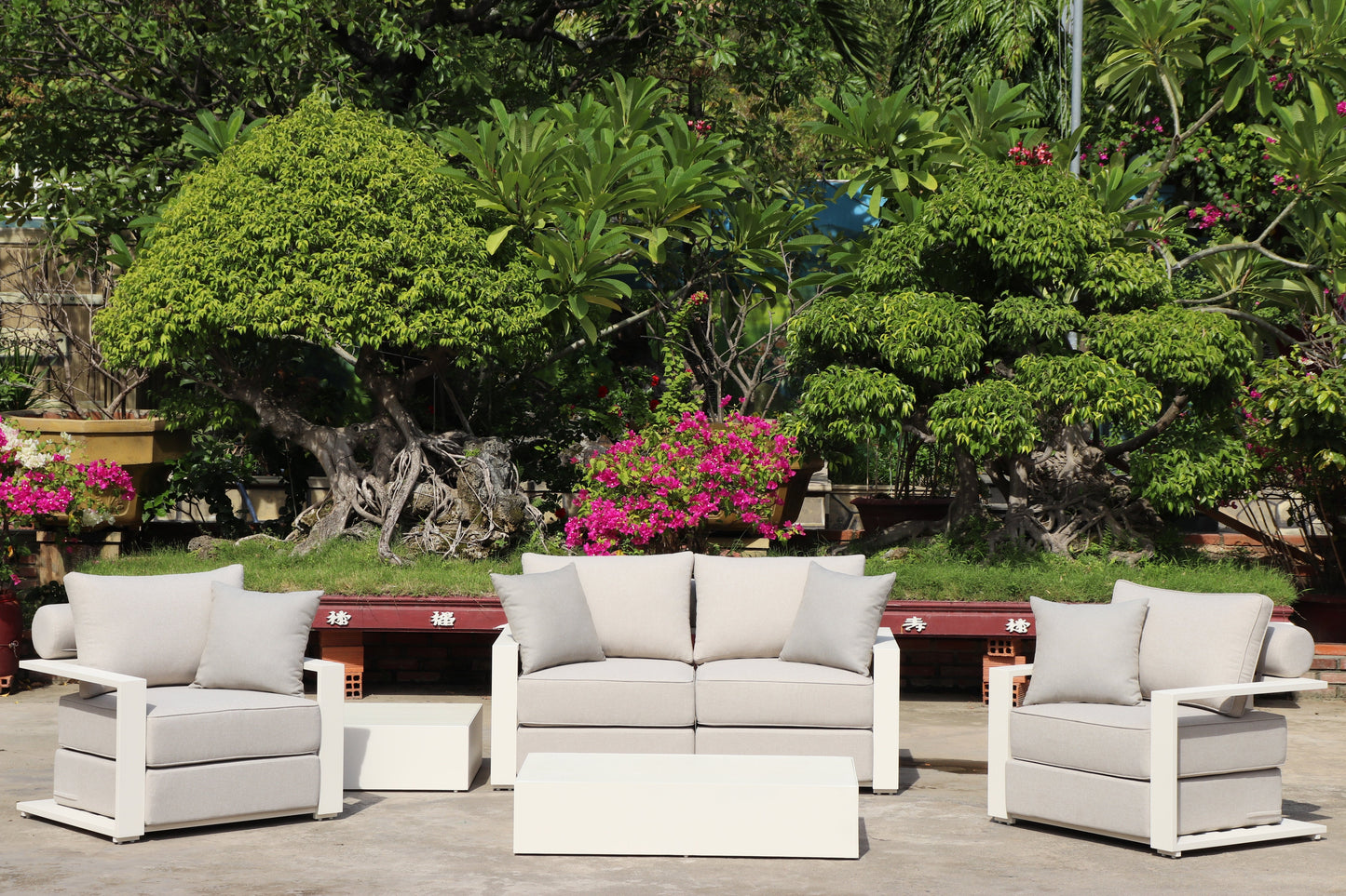 White Hampton Style Lounge Set Inc 2+1+1, Coffee Table Aluminium Frame and Weather Resistant Fabric