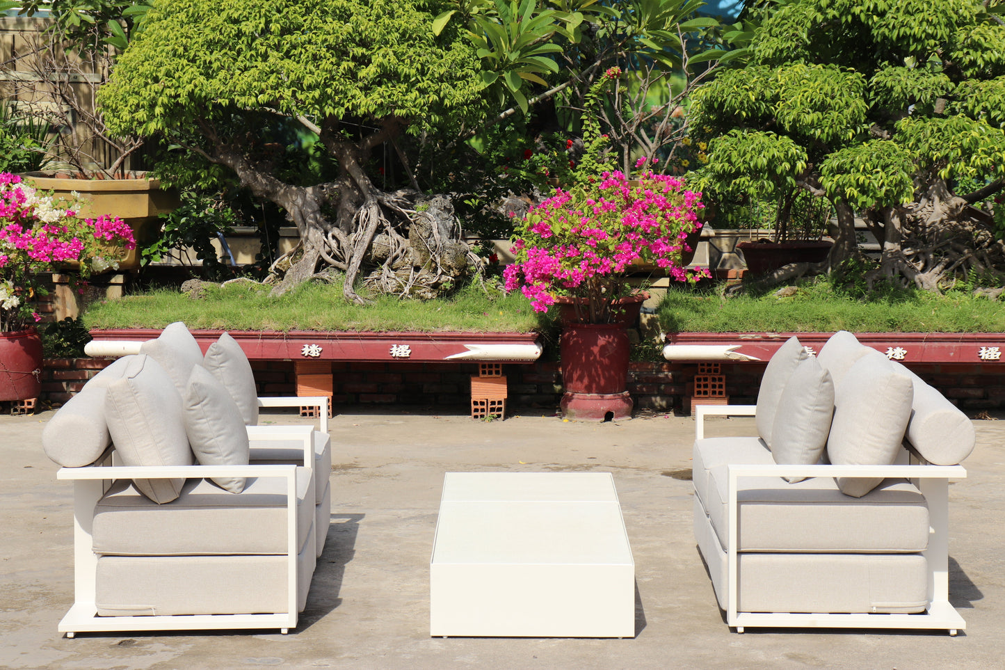 White Hampton Style Lounge Set Inc 2+1+1, Coffee Table Aluminium Frame and Weather Resistant Fabric