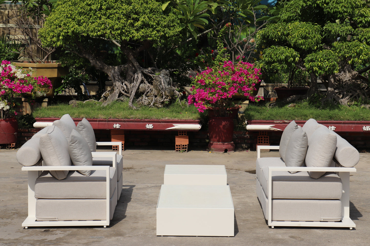 White Hampton Style Lounge Set Inc 2+1+1, Coffee Table Aluminium Frame and Weather Resistant Fabric