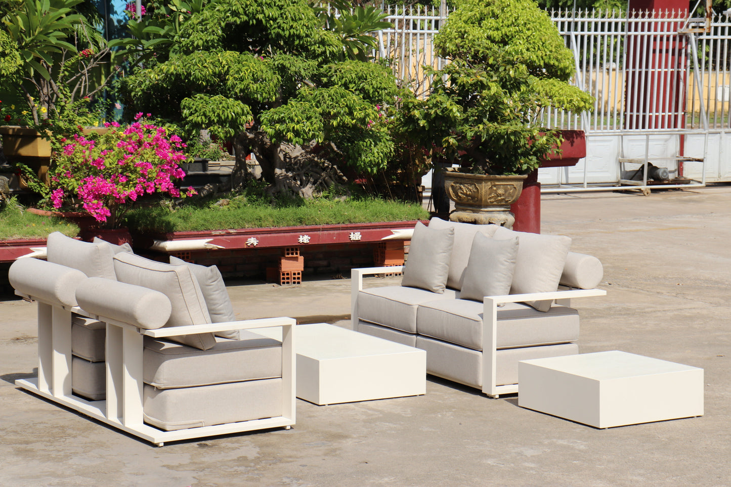 White Hampton Style Lounge Set Inc 2+1+1, Coffee Table Aluminium Frame and Weather Resistant Fabric