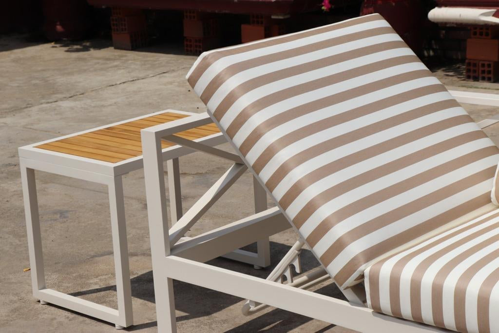 5-Piece Modern Outdoor Lounge Furniture Set Inc 3-Seater Day Bed, Coffee Table, Side Table & 3+1+1