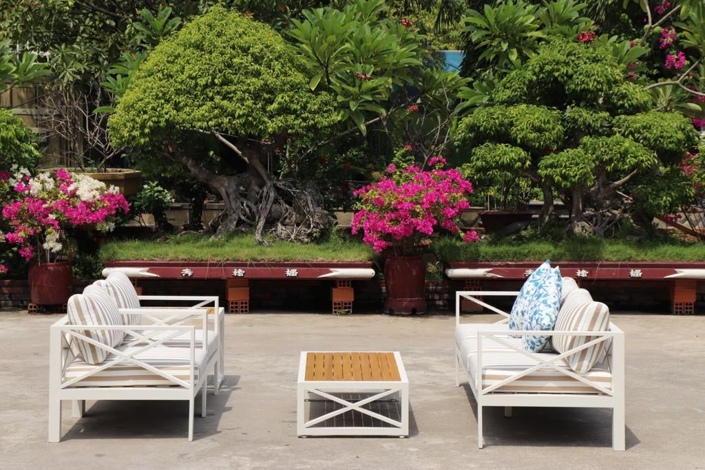 5-Piece Modern Outdoor Lounge Furniture Set Inc 3-Seater Day Bed, Coffee Table, Side Table & 3+1+1