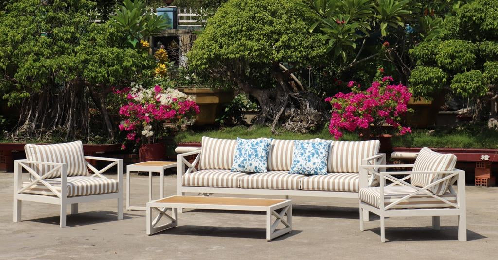 5-Piece Modern Outdoor Lounge Furniture Set Inc 3-Seater Day Bed, Coffee Table, Side Table & 3+1+1