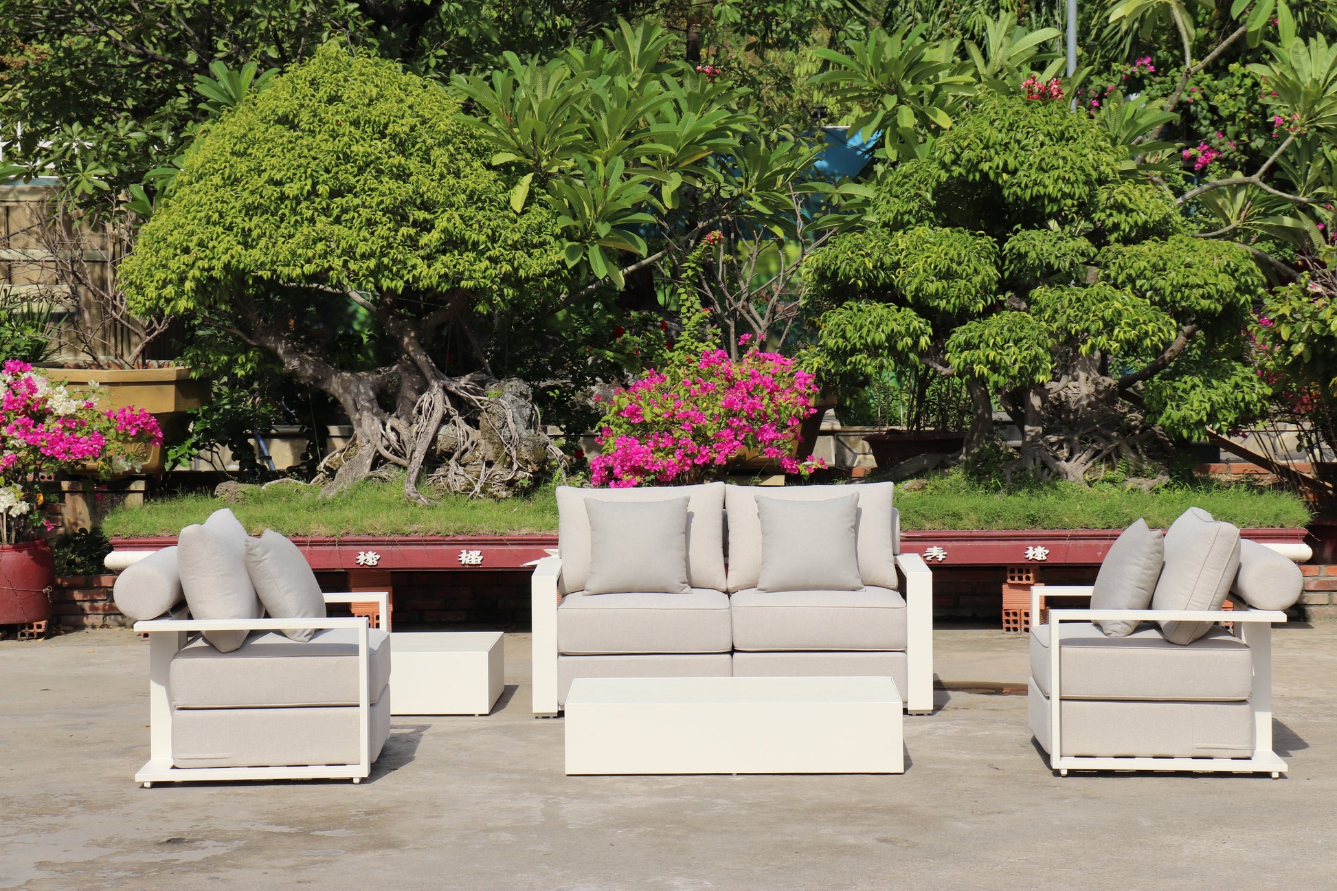 White Hampton Style Lounge Set Inc 2+1+1, Coffee Table Aluminium Frame and Weather Resistant Fabric