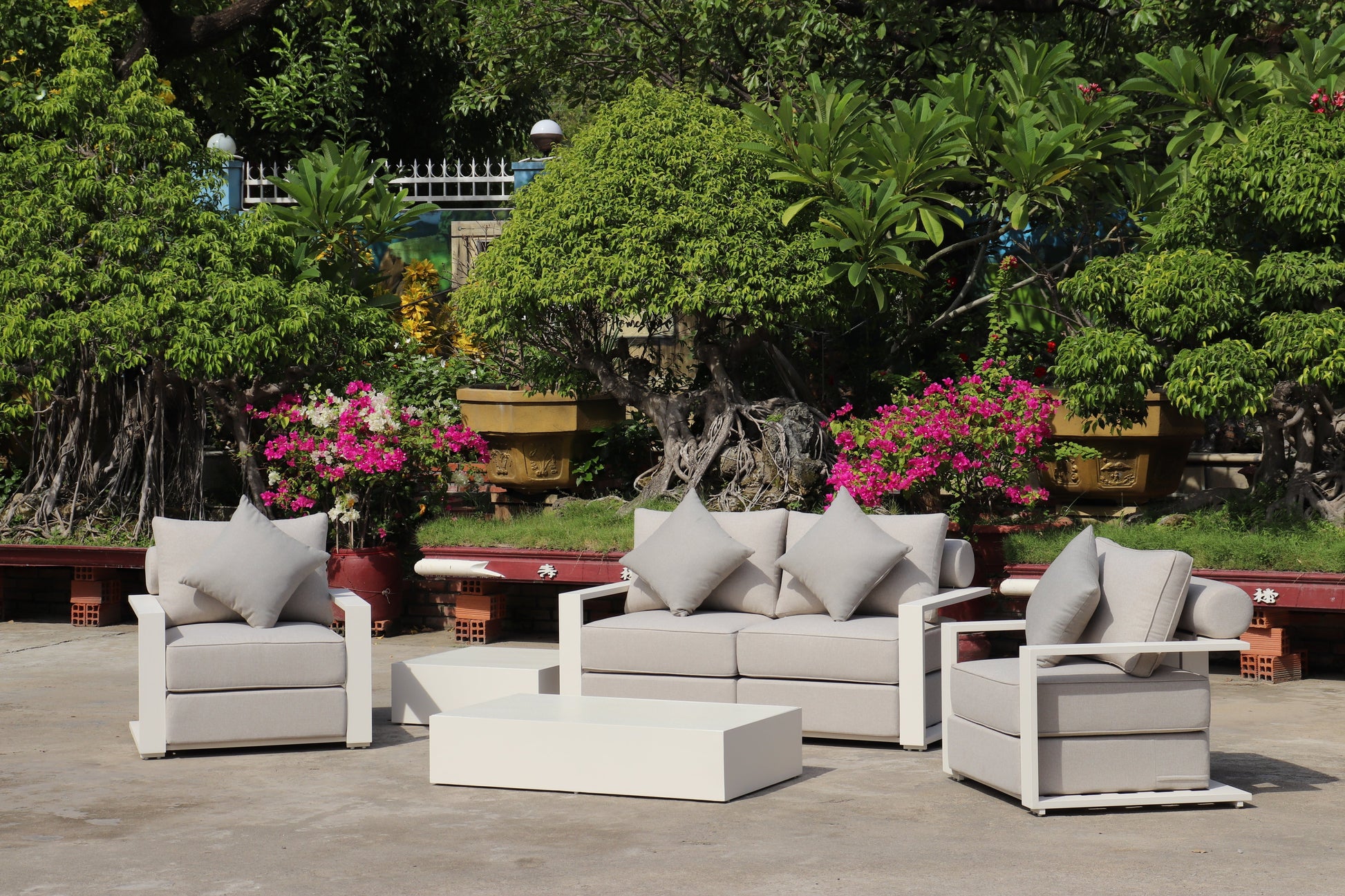 White Hampton Style Lounge Set Inc 2+1+1, Coffee Table Aluminium Frame and Weather Resistant Fabric