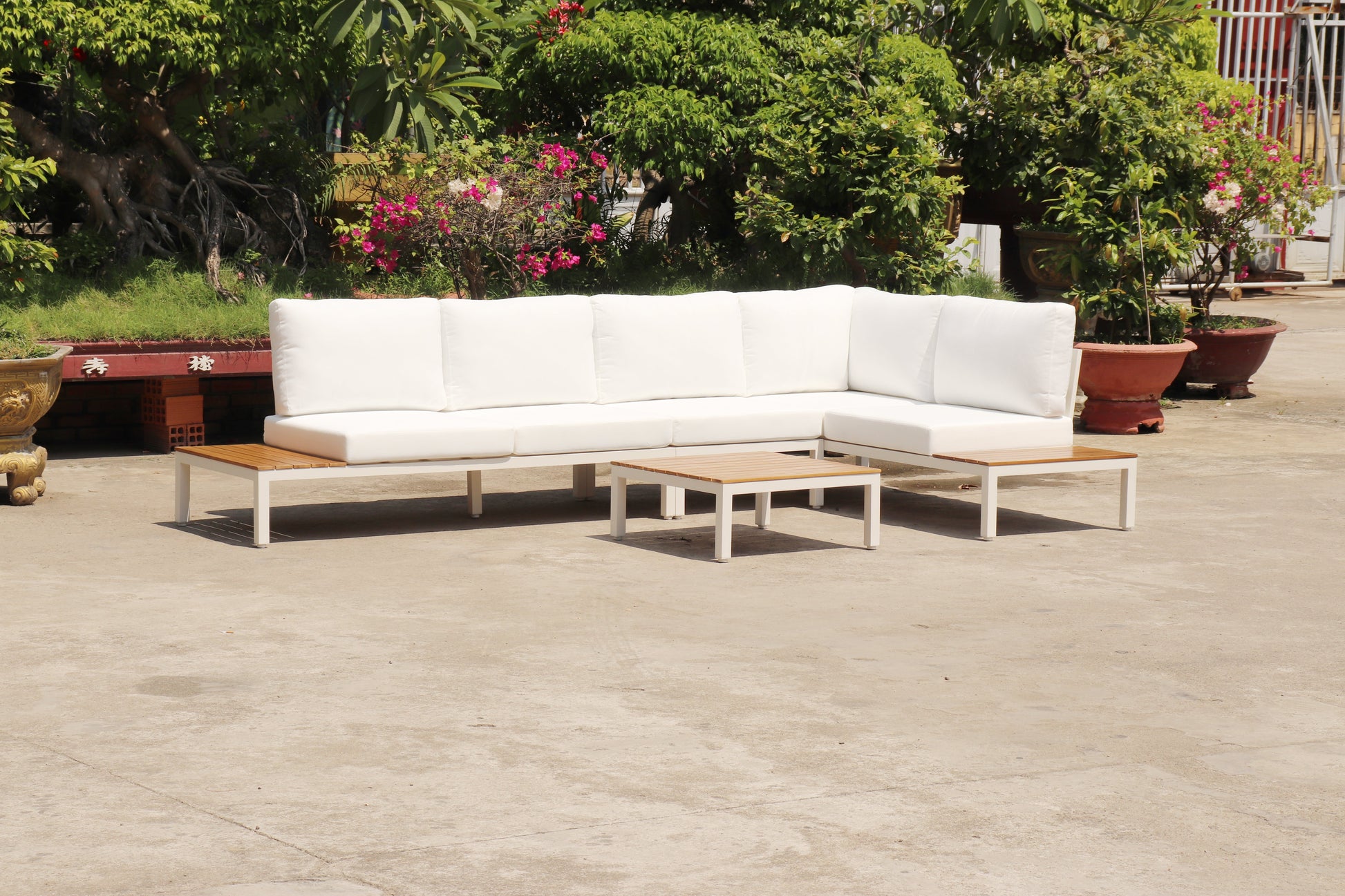 Modular Sofa Outdoor Furniture Set White Aluminium White Cusions Modular 4 Piece inc Coffe Table