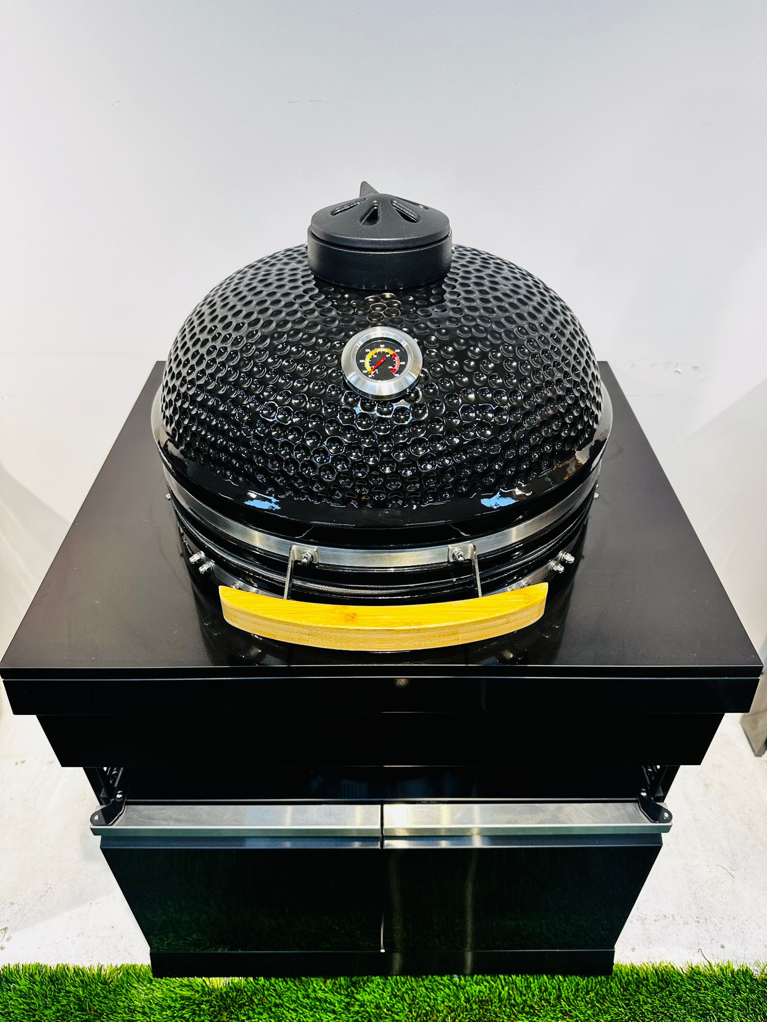 Kingsley 21” Smoker Module Kamado Black Stainless Cabinets & Stone Benchtop + Ceramic Smoker