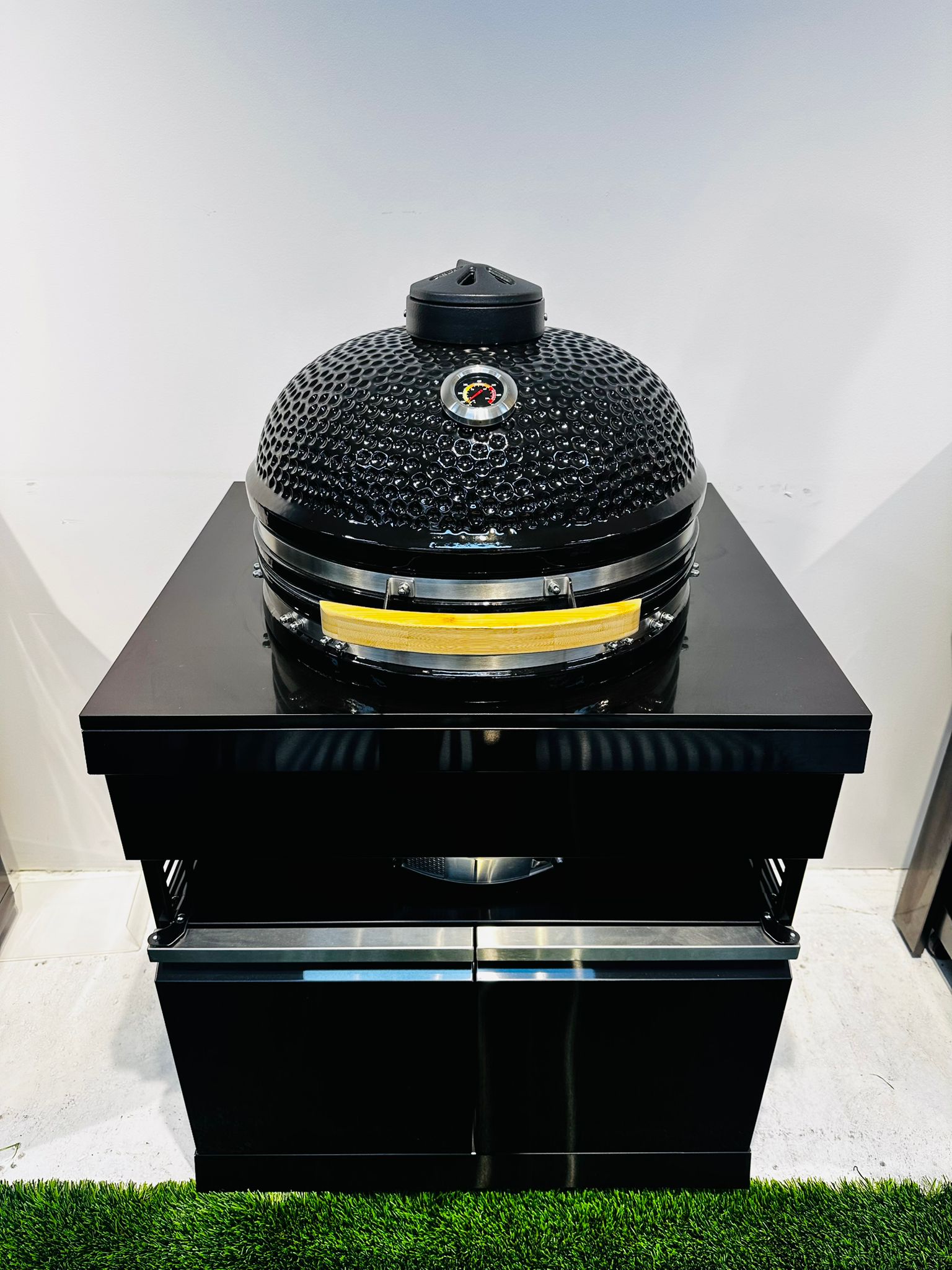 Kingsley 21” Smoker Module Kamado Black Stainless Cabinets & Stone Benchtop + Ceramic Smoker